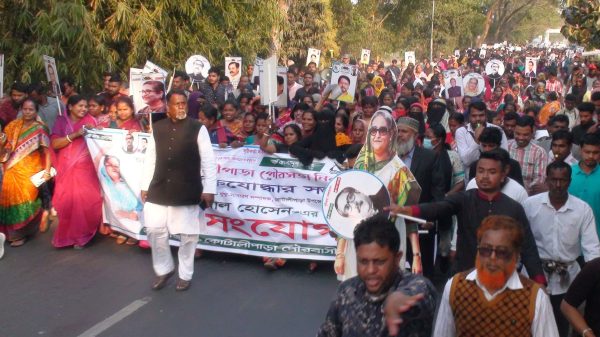 গোপালগঞ্জের কোটালীপাড়া পৌরসভা নির্বাচানে নিজেদের অস্তিত্ব জানান দিয়ে নির্বাচনী শো-ডাউন করছেন আওয়ামী লীগের সম্ভাব্য মনোনয়ন প্রত্যাশী প্রার্থীরা।