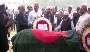 গোপালগঞ্জ জেলা আওয়ামী লীগের সাবেক সভাপতি ও জেলা পরিষদের সাবেক চেয়ারম্যান, প্রবীণ রাজনীতিবিদ বীর মুক্তিযোদ্ধা চৌধুরী এমদাদুল হককে (৮৫) রাষ্ট্রীয় মর্যাদায় দাফন করা হয়েছে।