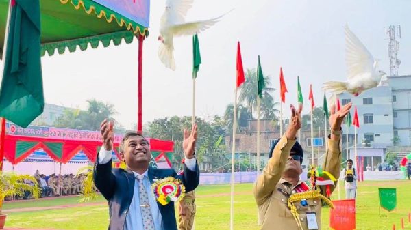 নানা আয়োজনের মধ্যে দিয়ে নওগাঁয় মহান স্বাধীনতা ও জাতীয় দিবস পালিত হয়েছে। আজ সকাল ৬ টায় ৩১ বার তোপধ্বনির মাধ্যমে দিবসটির শুভ সূচনা করা হয়।