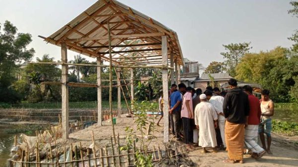 হবিগঞ্জের বানিয়াচংয়ে সরকারি পুকুর ভরাট করে ঘর নির্মান করার অভিযোগে উপজেলা প্রশাসন অভিযান পরিচালনা করে অবৈধ দখলদার কে উচ্ছেদ করে নির্মাণাধীন ঘর ভেঙে দখল মুক্ত করা হয়েছে।