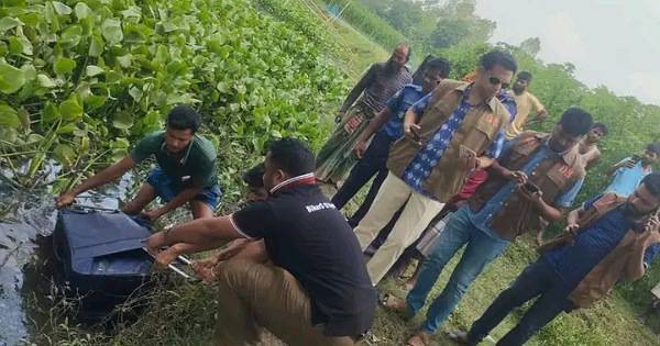 ময়মনসিংহ জেলার সুতিয়া নদী থেকে উদ্ধার হওয়া লাগেজবন্দি চার খণ্ড মরদেহটি জগন্নাথ বিশ্ববিদ্যালয়ের শিক্ষার্থী সৌরভের। তিনি ওই বিশ্ববিদ্যালয়ের বিবিএ শিক্ষার্থী ছিলেন বলে জানিয়েছে এলাকাবাসী। তার বাড়ি ময়মনসিংহের ঈশ্বরগঞ্জ উপজেলার মাইজবাগ ইউনিয়নের তারাটি গ্রামে। তবে নিহত সৌরভ পরিবারের সঙ্গে ঢাকার উত্তরা এলাকায় বসবাস করতেন বলে জানিয়েছেন স্থানীয় ৭ নম্বর ওয়ার্ডের ইউপি সদস্য মো. বোরহান উদ্দিন। রোববার (০২ জুন) বিকেল পৌনে ৫টার দিকে এ প্রতিবেদককে এই তথ্য নিশ্চিত করেছেন ইউপি সদস্য মো. বোরহান উদ্দিন।